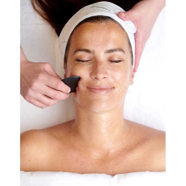 Beauty Gua Sha ansigtsbehandling hos Klinik Moodfredericia