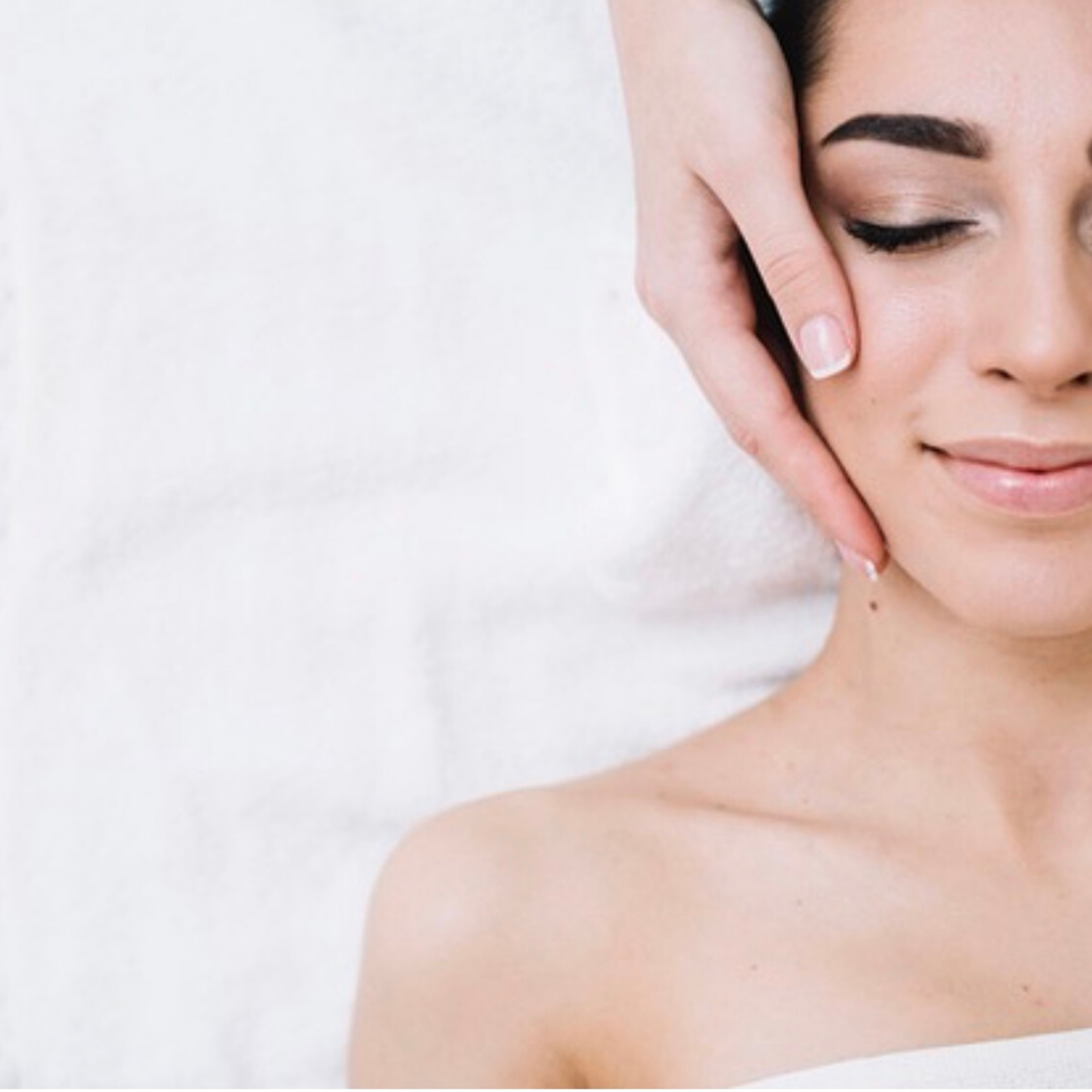 Glow Facial - frugtsyreansigtsbehandling